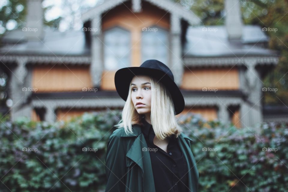 Autumn fashion girl in hat outdoor