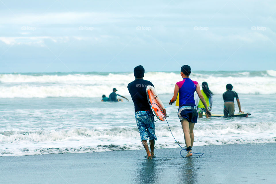 Surfing lessons with instructors