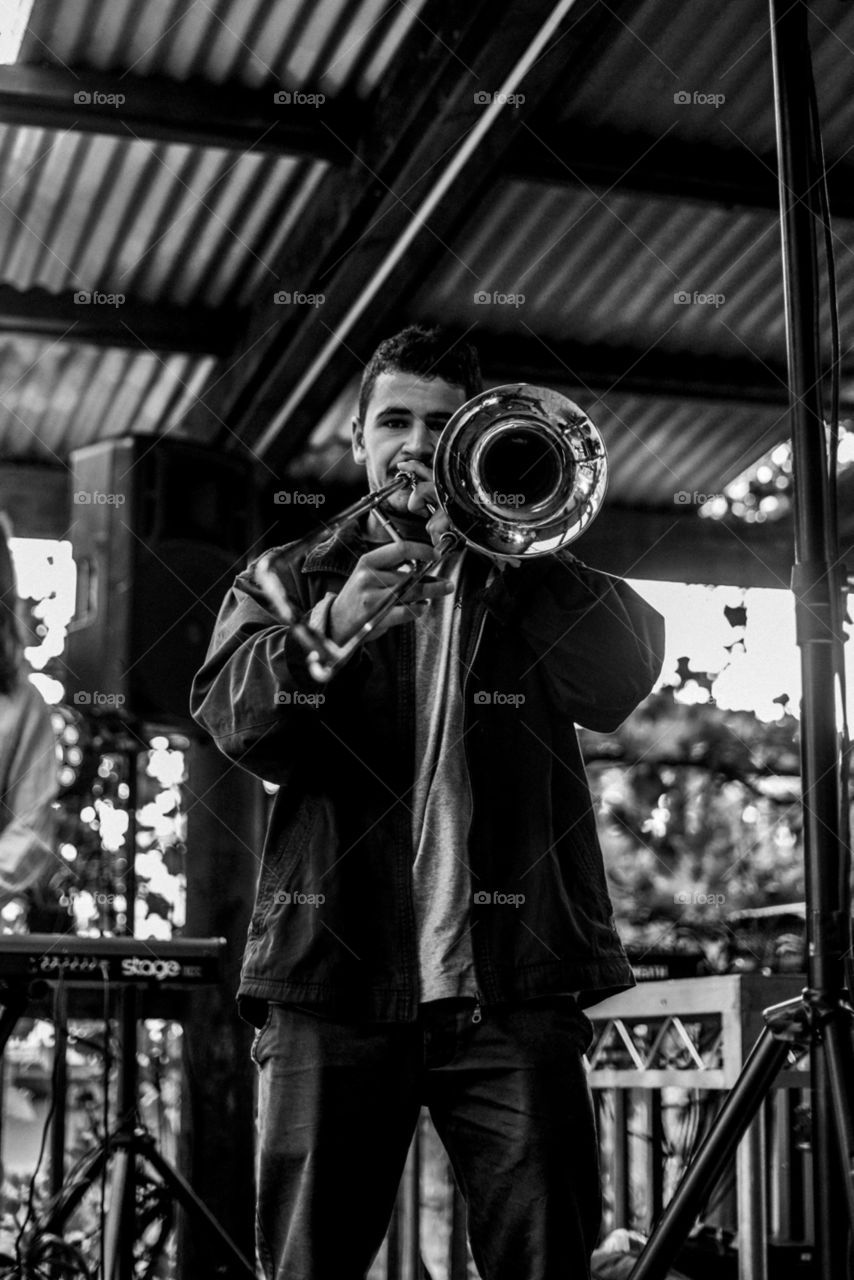 Music lad on the trumpet 