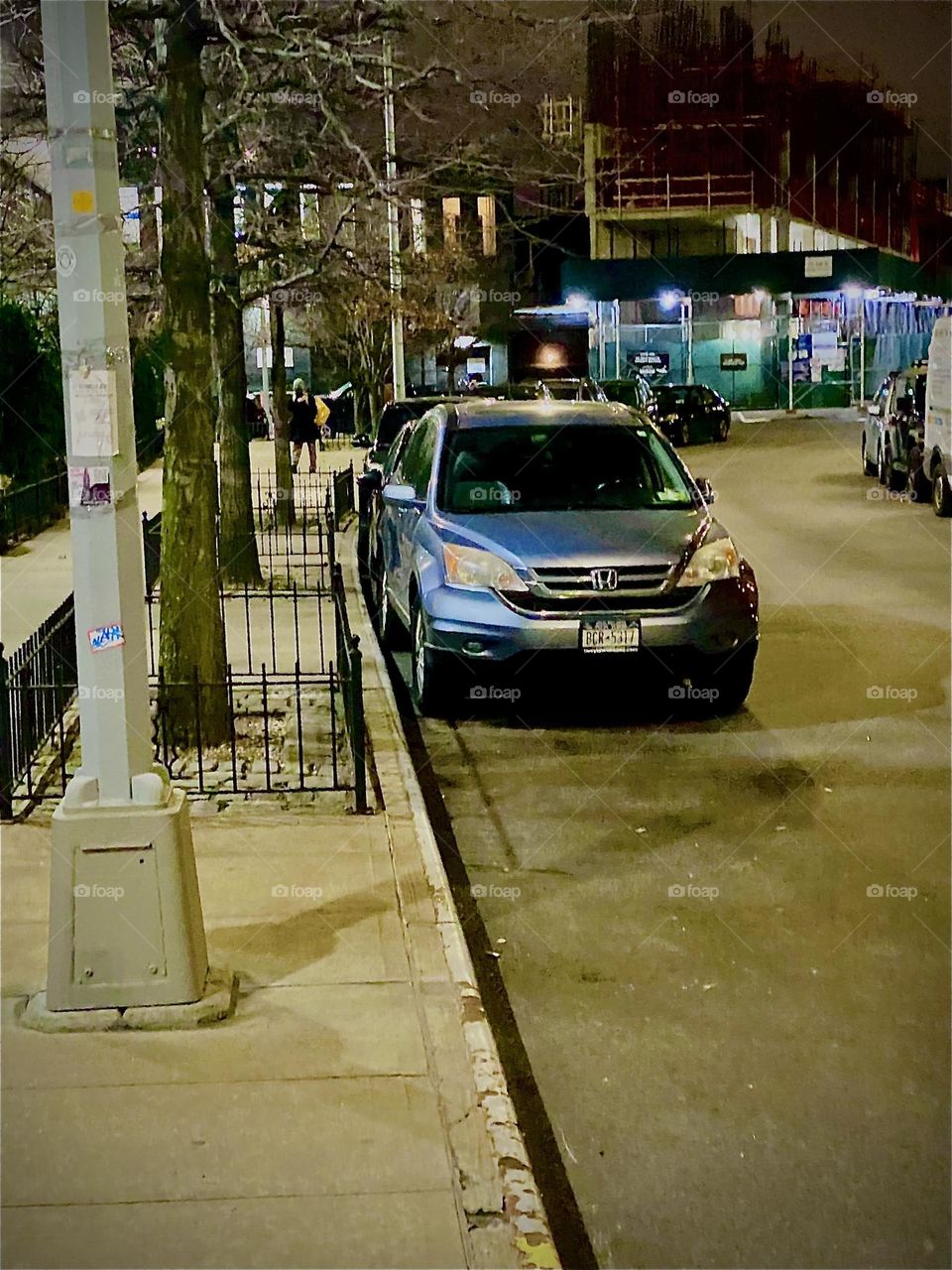 The street that runs parallel to the „Pulaski Bridge“ is unusually busy at night. There is quite a bit of car traffic as well as pedestrian traffic at this time which is surprising to see. 2023. Hypnotic Productions