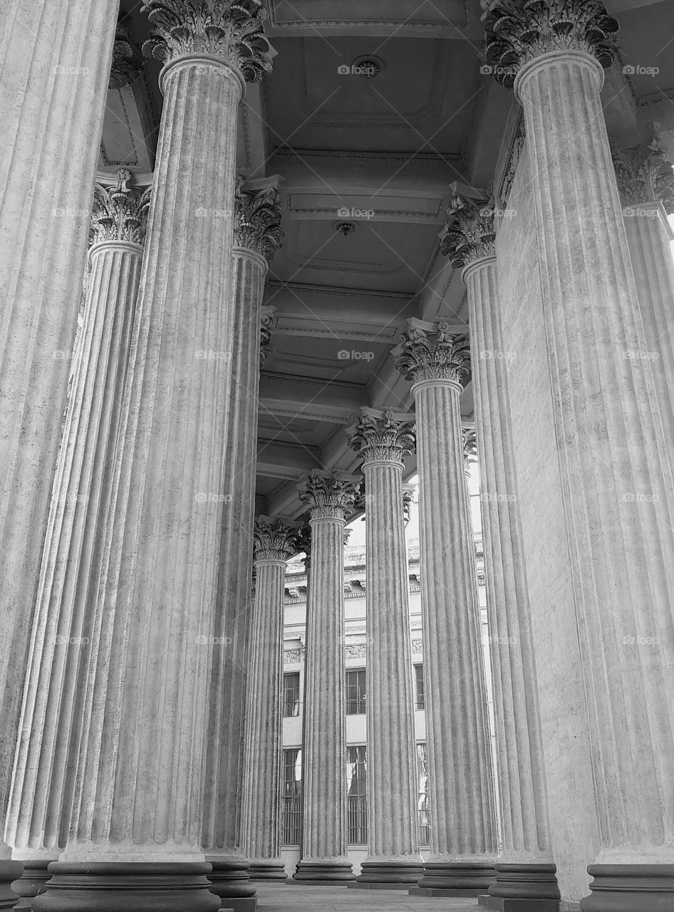 Columns 🏛️ Architecture 🏛️ Black and white 🏛️