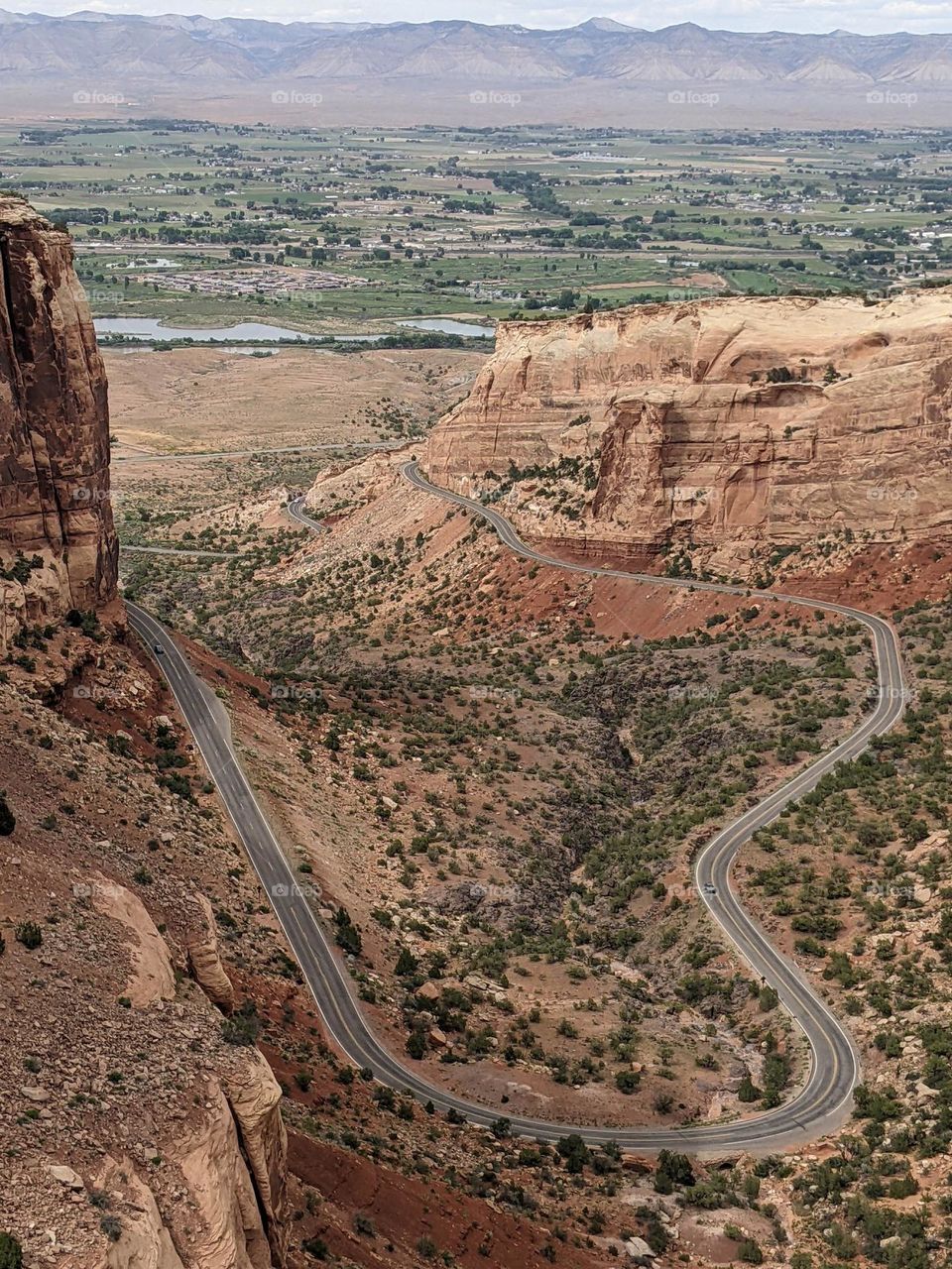 the road to Colorado National Monument is a real serpent road worth the drive