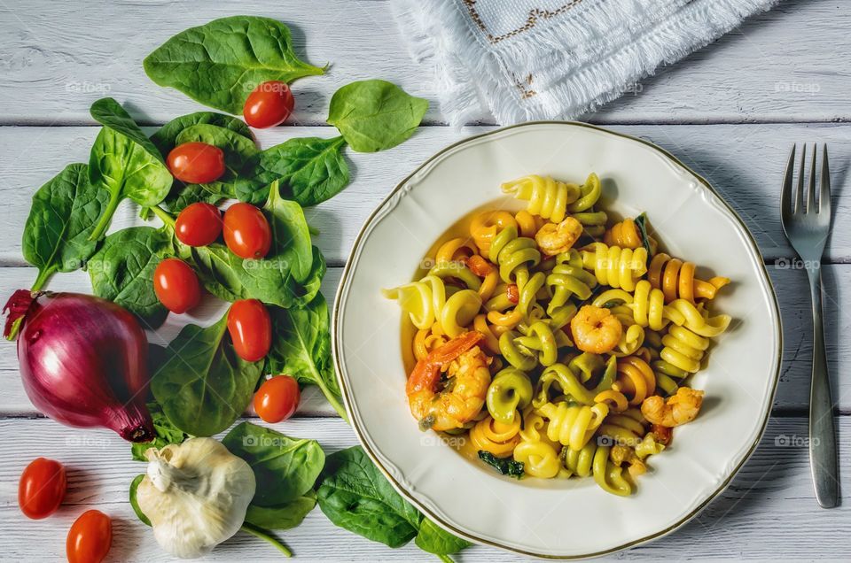 Pasta, vegetables and prawns