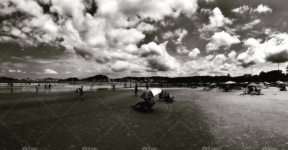 🧠 #Desestressando em #clicks!
📸 #Fotografia é nosso #hobby, pois há a necessidade de “men sana in corpore sano”.
Aqui, #Praia!
#️⃣ 
#sol #sun #sky #céu #natureza #horizonte #paisagem #inspiração #mobgrafia #XôStress 