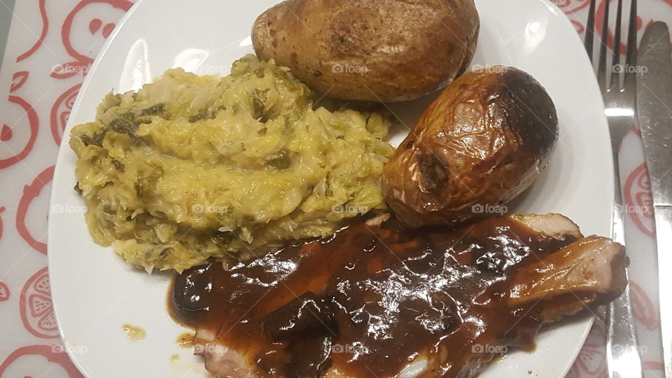 Rippchen mit Ofenkartoffeln und Wirsing Gemüse 🌞