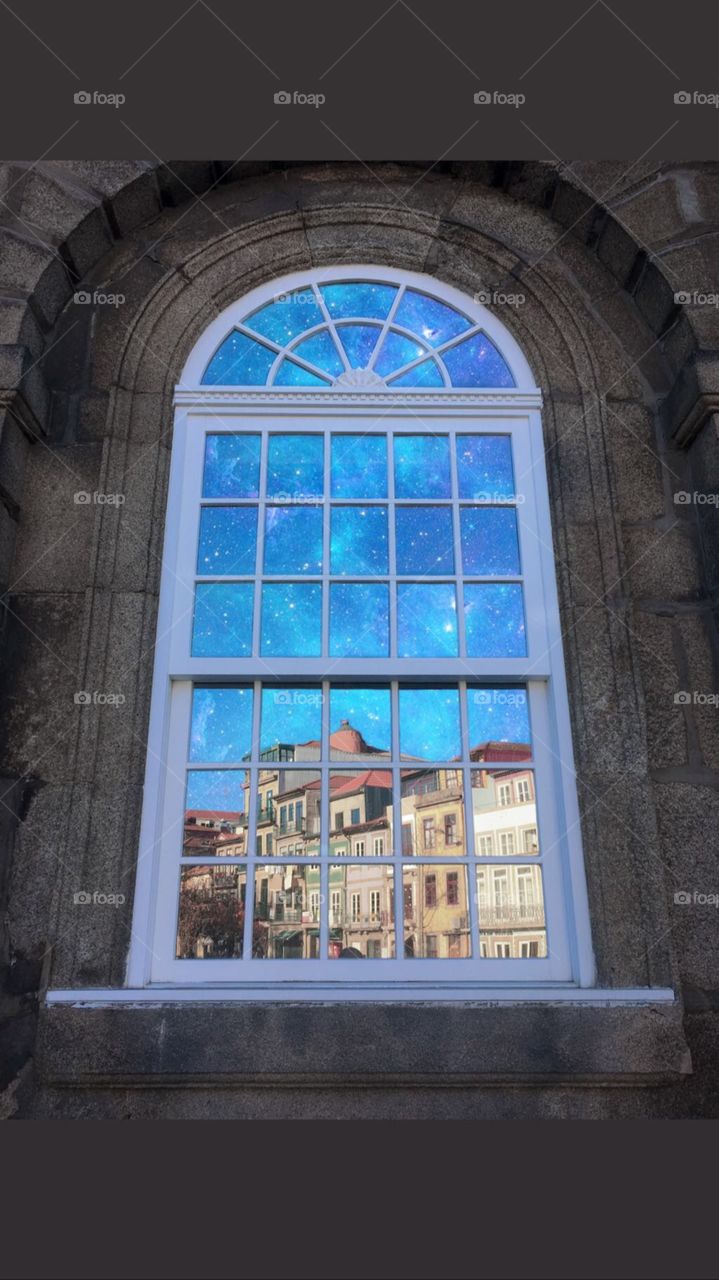 Unrealistic window reflection. 