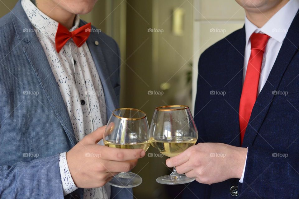 two men clinking wine glass 🍷🍷, friends