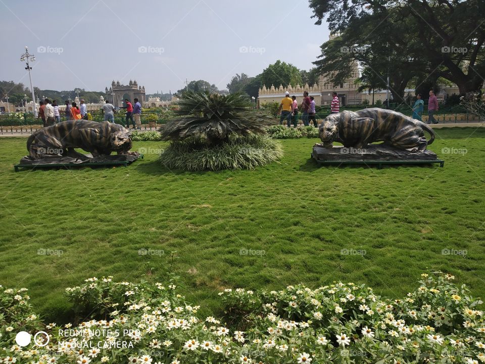 Mysore palace : Jaguar statue in garden