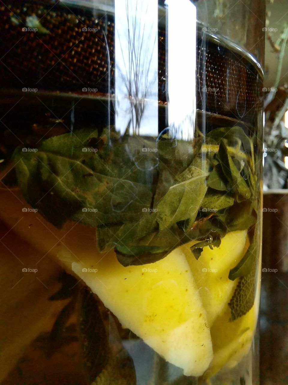 winter season breverages: herbs and apple infusion