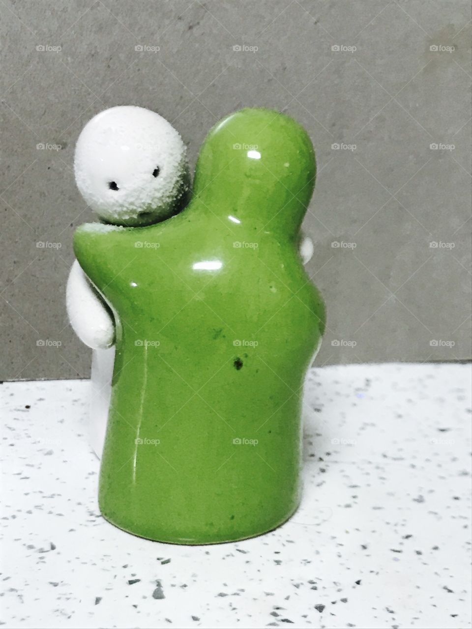 Salt and pepper-green-white