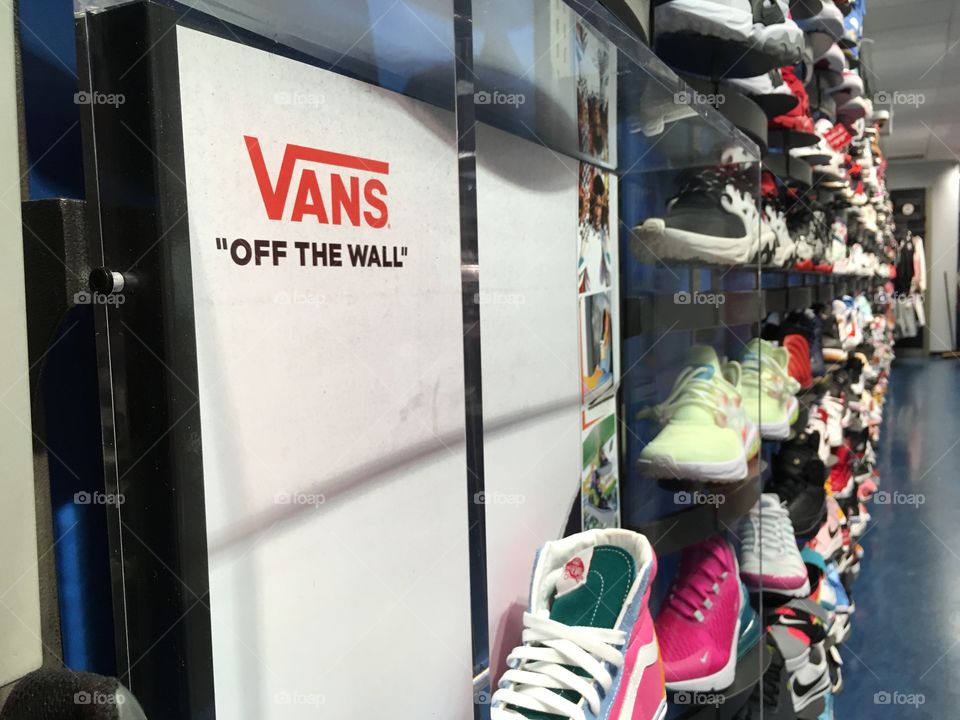 Florida footlocker Vans off the wall