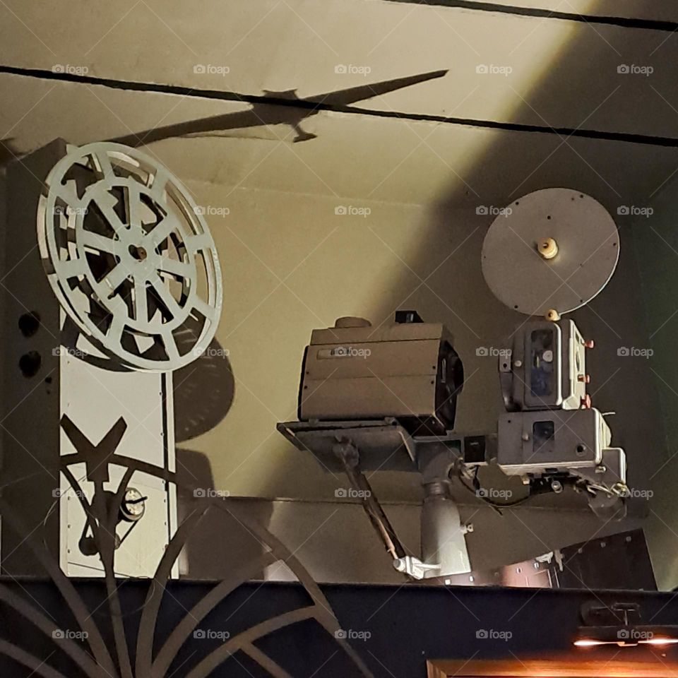 fim maker, projecter, camera, shadow and light display