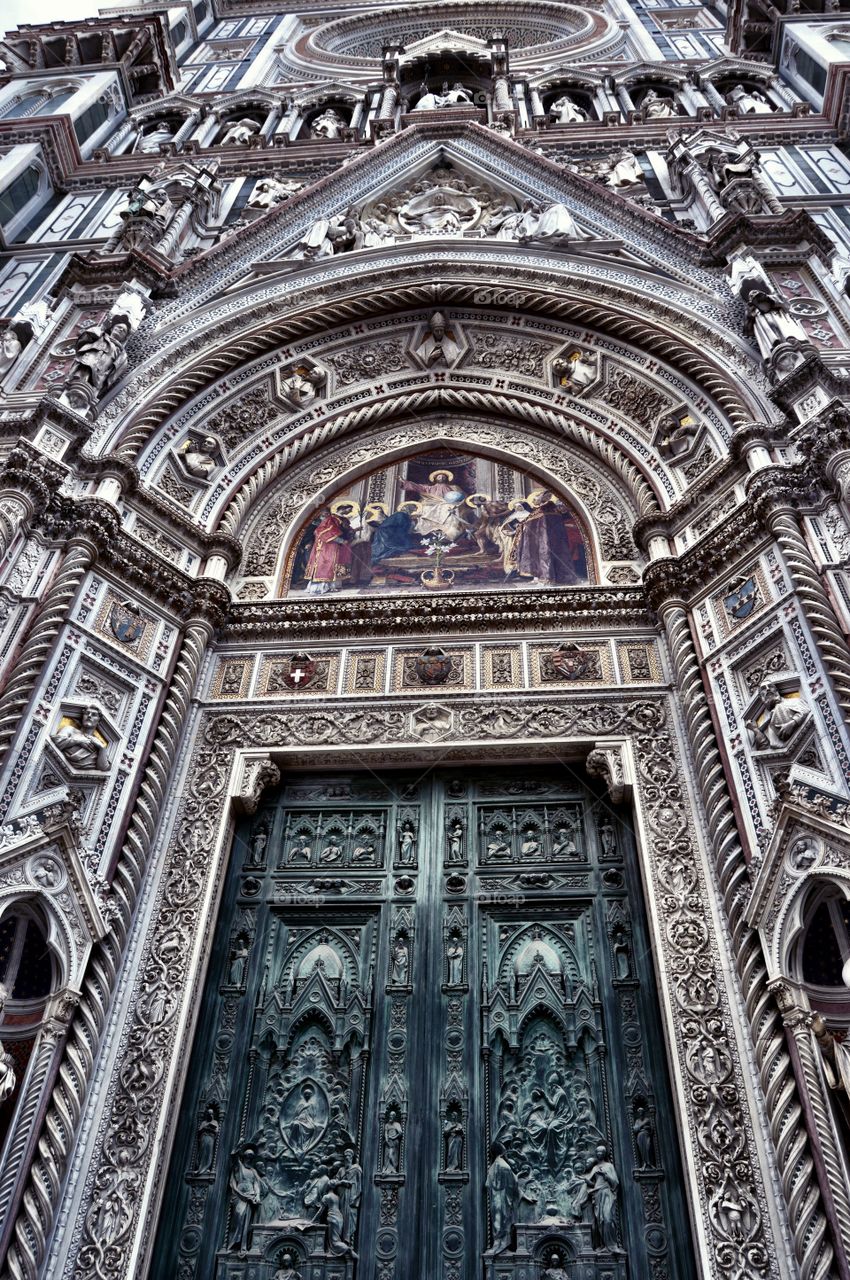 Puerta Catedral Florencia. Detalle Puerta Central de la Catedral de Santa Maria del Fiore (Florence - Italy)