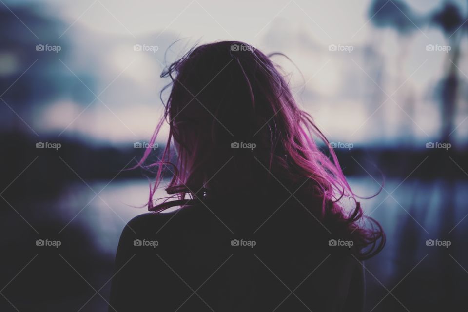 Girl with her back to the camera with vibrant pink hair