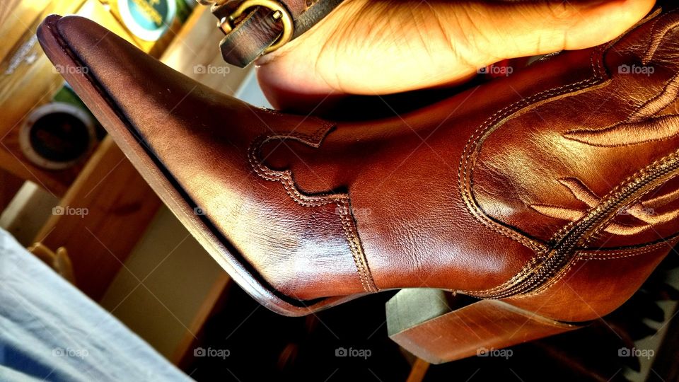 Pé de bota, feminina.