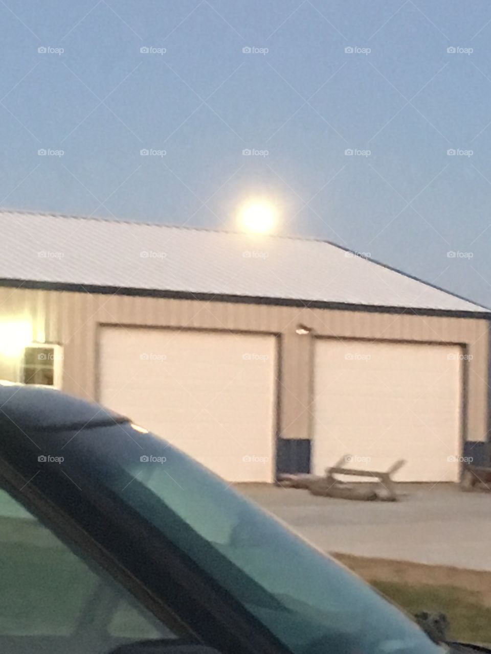 The 3rd and final super moon for 2019 on March 3rd. Looks like it’s sitting on this garage.