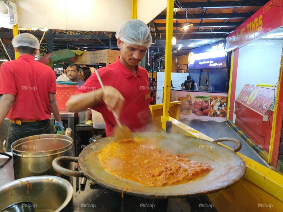 mouth watering pav bhaji is in making on the streets of India 😋