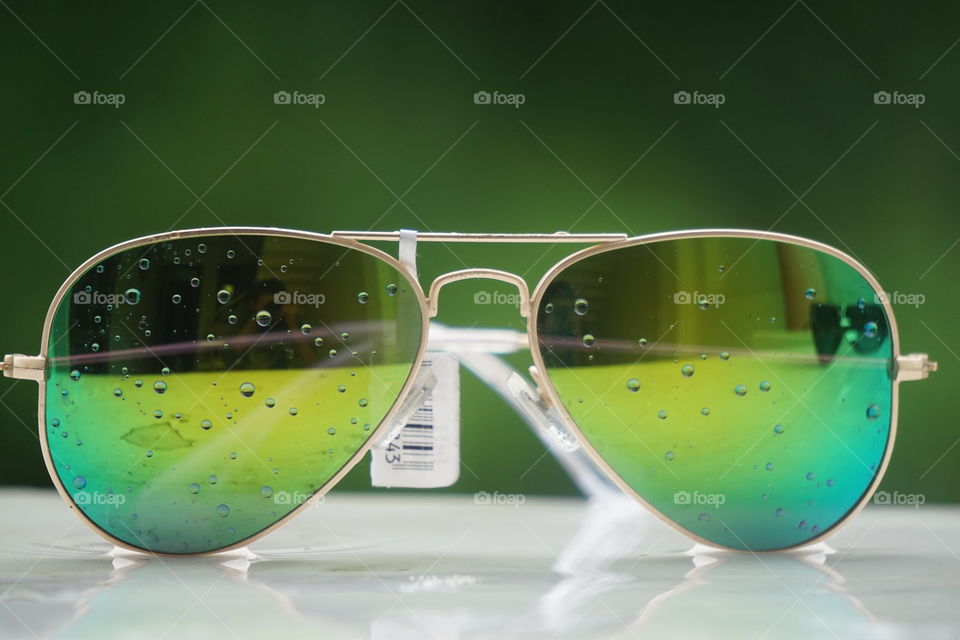 green shade, eyewear,sexy look,guess brand,easy to wear