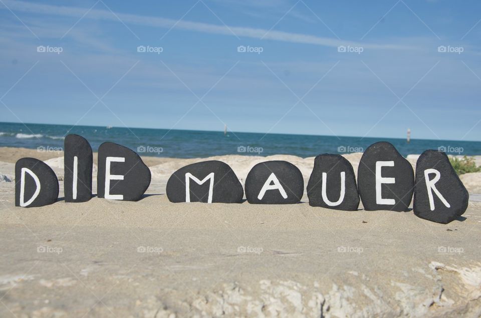 Die Maurer, the Berlin Wall Memorial concept on stones