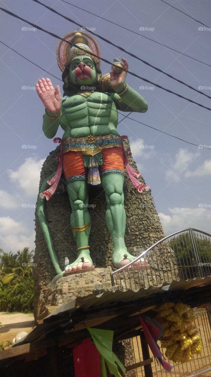 Biggest and very popular anjaneyar kovil which is a hindu temple in srilanka. It has a biggest hanuman at front roadside. Very silent place and can worship freely. Especially on Saturdays a lot of people visit here. Raech the temple very simply take