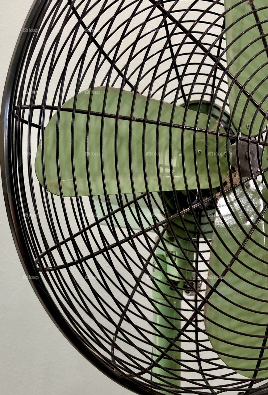 Retro style oscillating fan