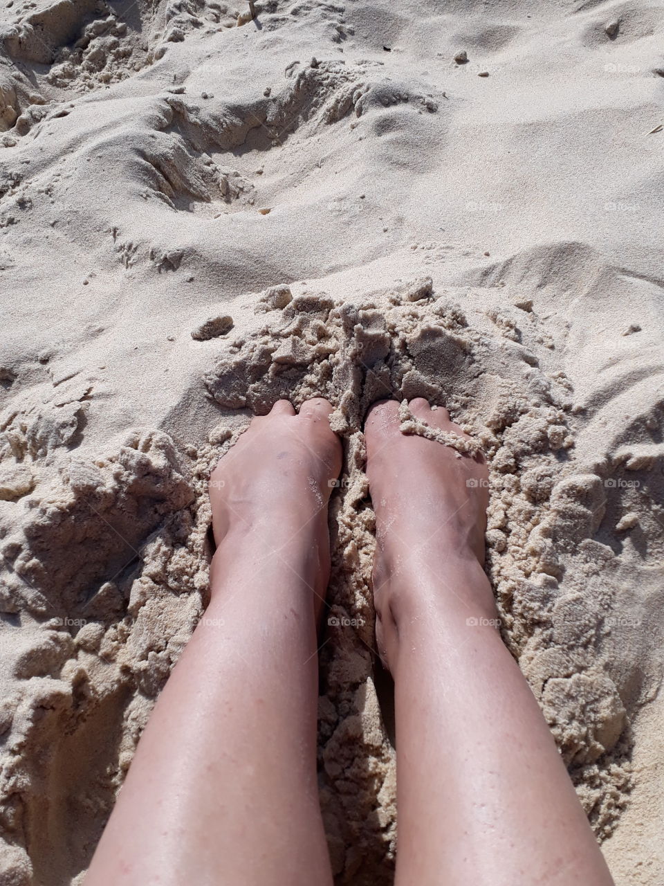 foots on the beach