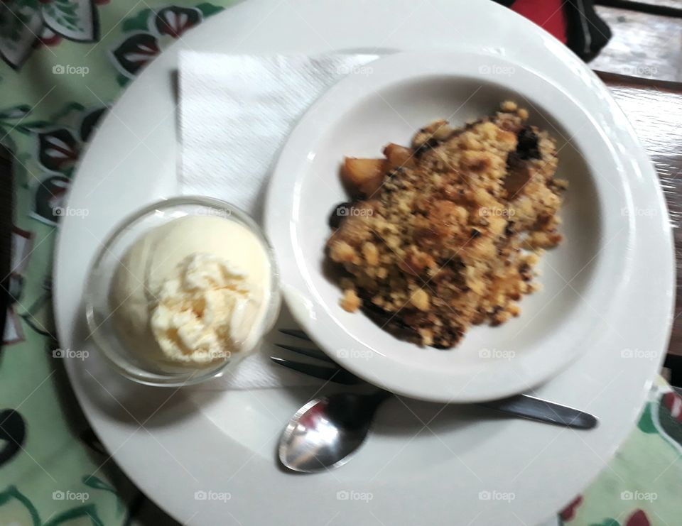 apple crumble & ice cream