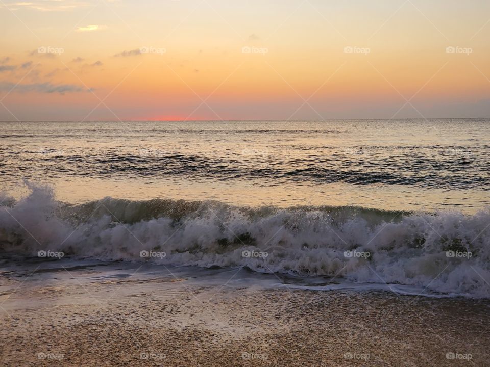 Crash into me - Pummeling waves at sunset