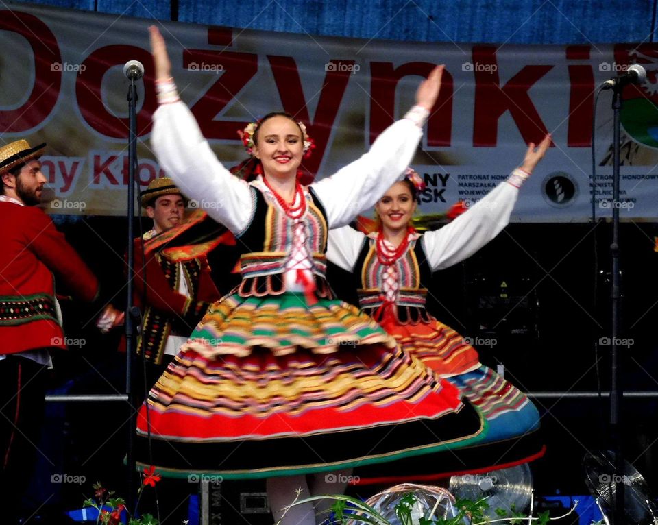 Polish folk dancers
