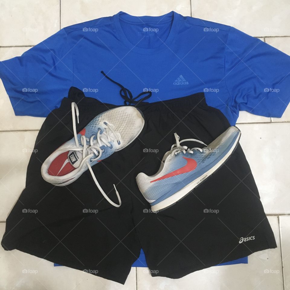 🏃‍♂️ 🇺🇸 Good Morning!  Everything ready to sweat the shirt. Let's go for a good morning jog?  Running is good for your health! / 🇧🇷 Bom dia! Tudo pronto para suar a camisa. Vamos para um bom cooper matinal? Correr faz bem para a saúde! 