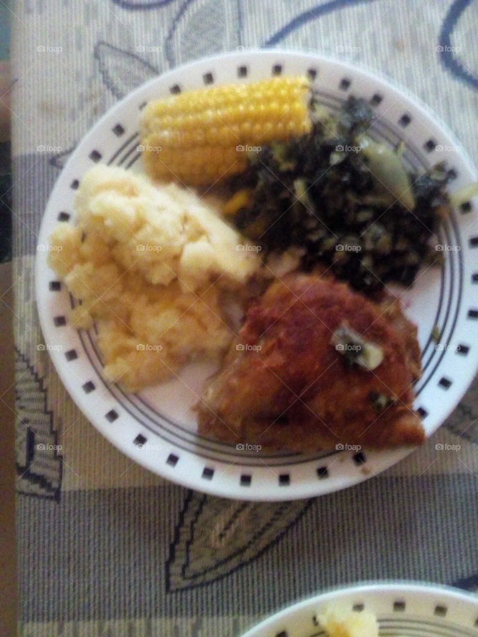 it is very important to eat healthy when we all eat healthy meals our mine and body will stay healthy.