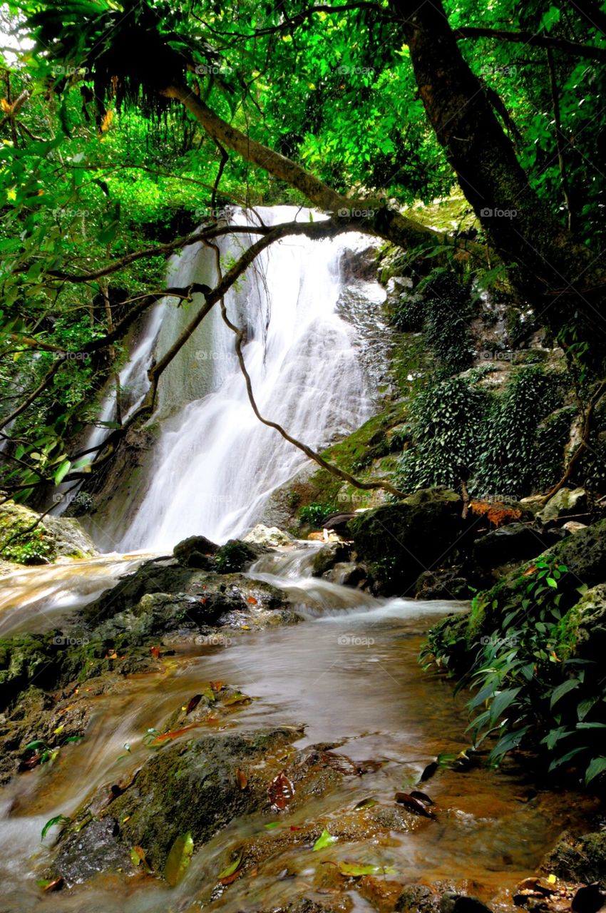 kuta malaka waterfall flow