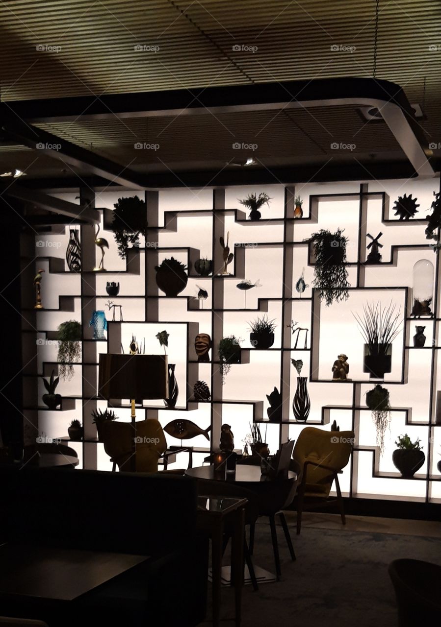 wshelf in restaurant Pillars in Rotterdam Mariott