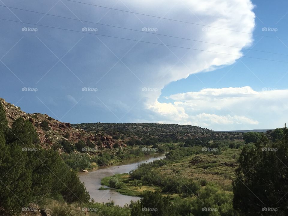 Thunderhead over the valley 