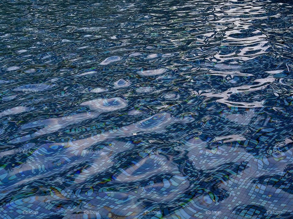 The fluctuations in the water of the fountain.