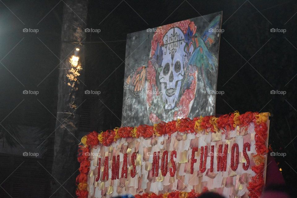 “Jamás nos fuimos” decoracion Día de muertos en Festival de Sayulita