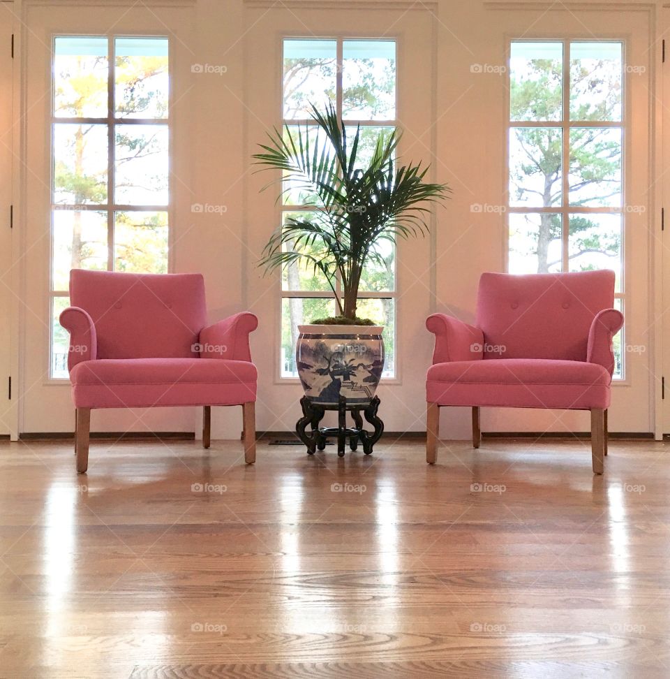Pink chairs in living room 