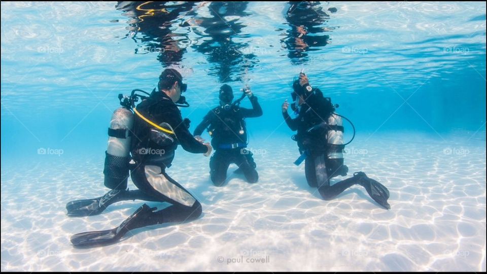 Scuba skills in the pool