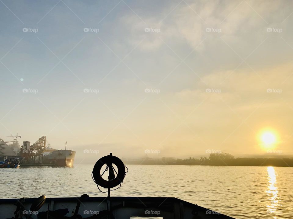 🇺🇸 An image of the ferry crossing on the stretch between Santos - Guarujá, which brings us contemplation! / 🇧🇷 Uma imagem da travessia por balsas no trecho entre Santos - Guarujá, que nos traz contemplação!