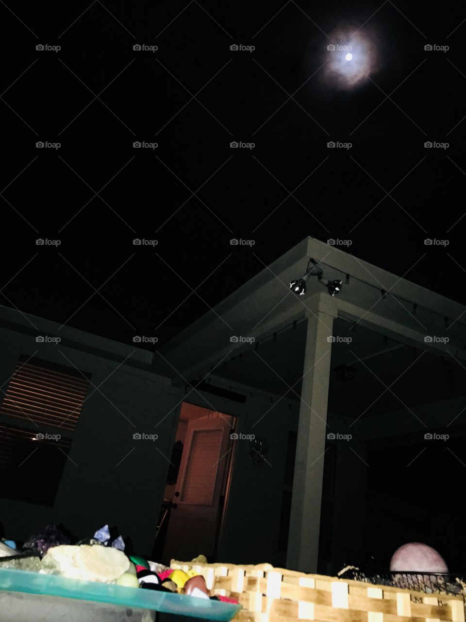 Full moon views, full of good intentions