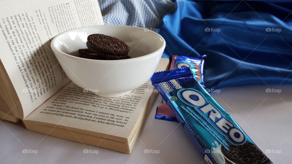 Oreo reading