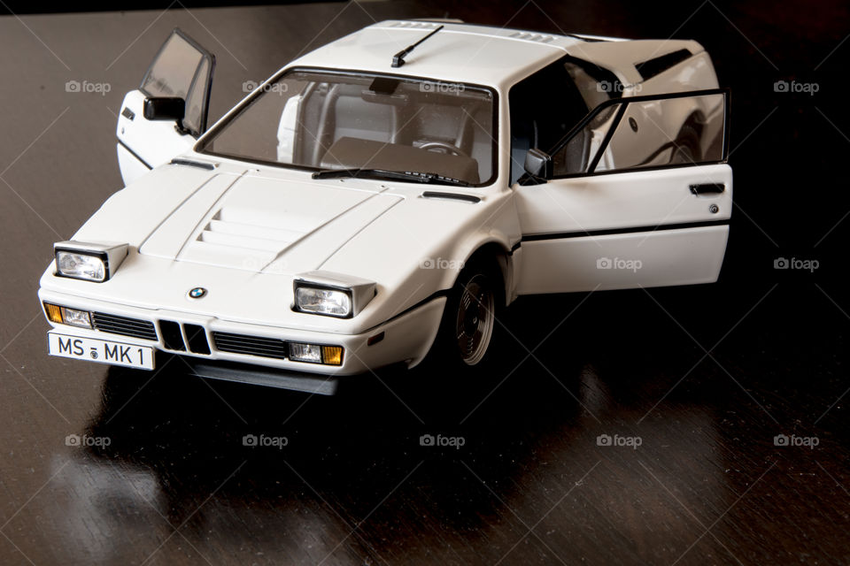 BMW M1 die cast model scale 1:18