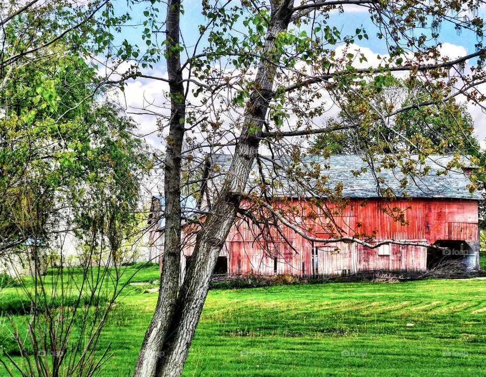 Old Indiana red barn in the country 