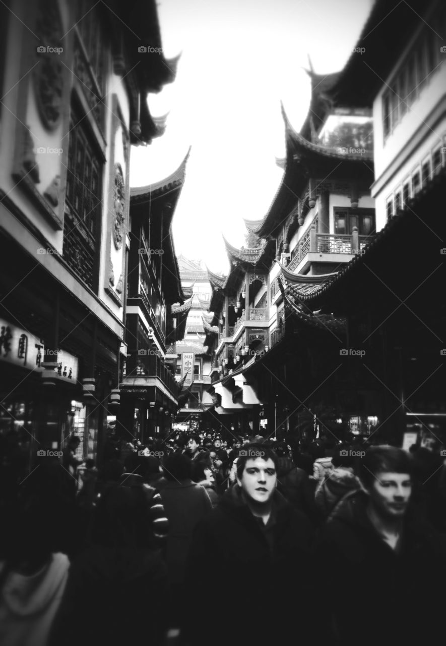 Crowd walking the street of the Shanghai Old Town