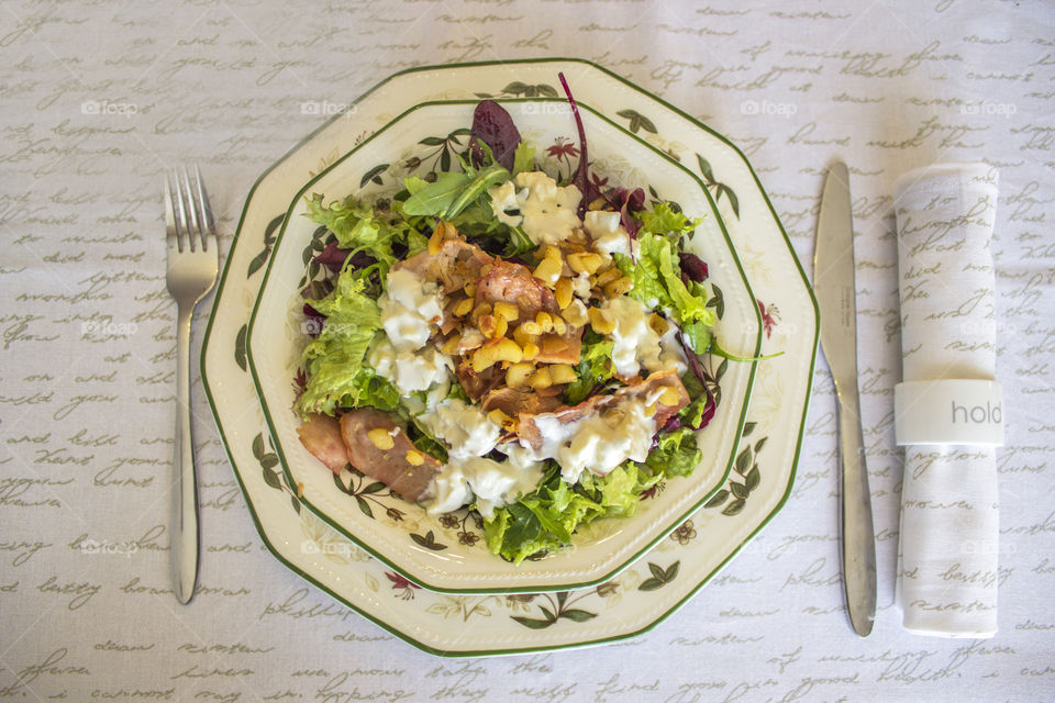 Bacon with green salad in plate