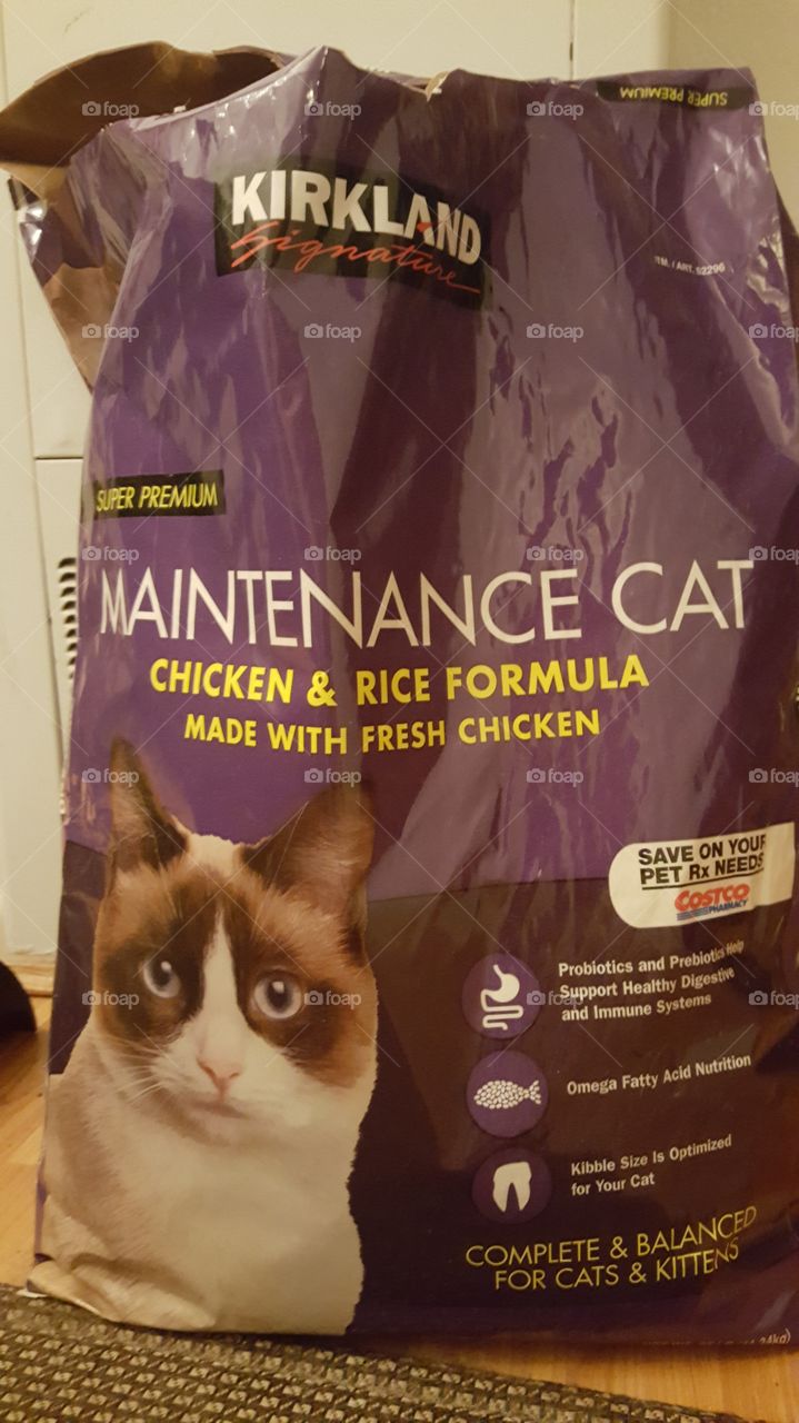 Costco maintenance dry bag of open cat food