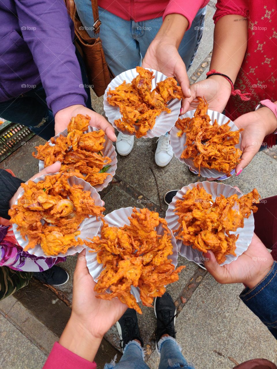 mouth watering and hot Onion fritters 😋