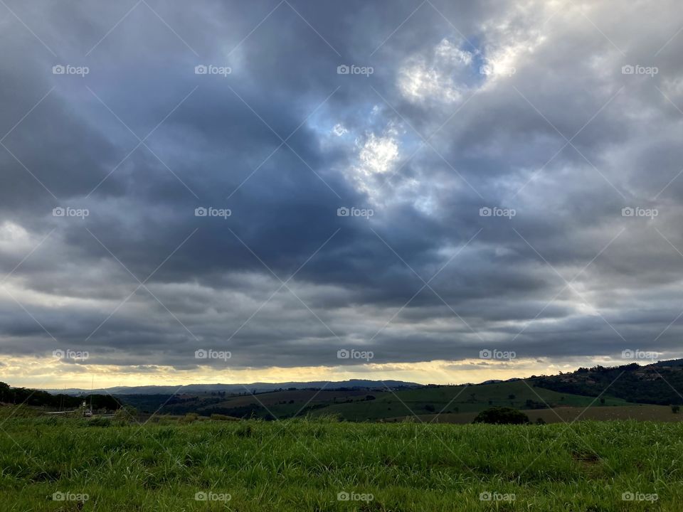 🌄 #Entardecer que nos traz motivação!
Como não se inspirar com a beleza da #natureza?
📸 🌗 
#FOTOGRAFIAéNOSSOhobby
#fotografia #sol #sun #sky #céu #nature #horizonte #paisagem #landscape #inspiração #mobgrafia #XôStress