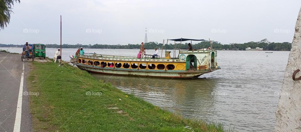 Engine boat