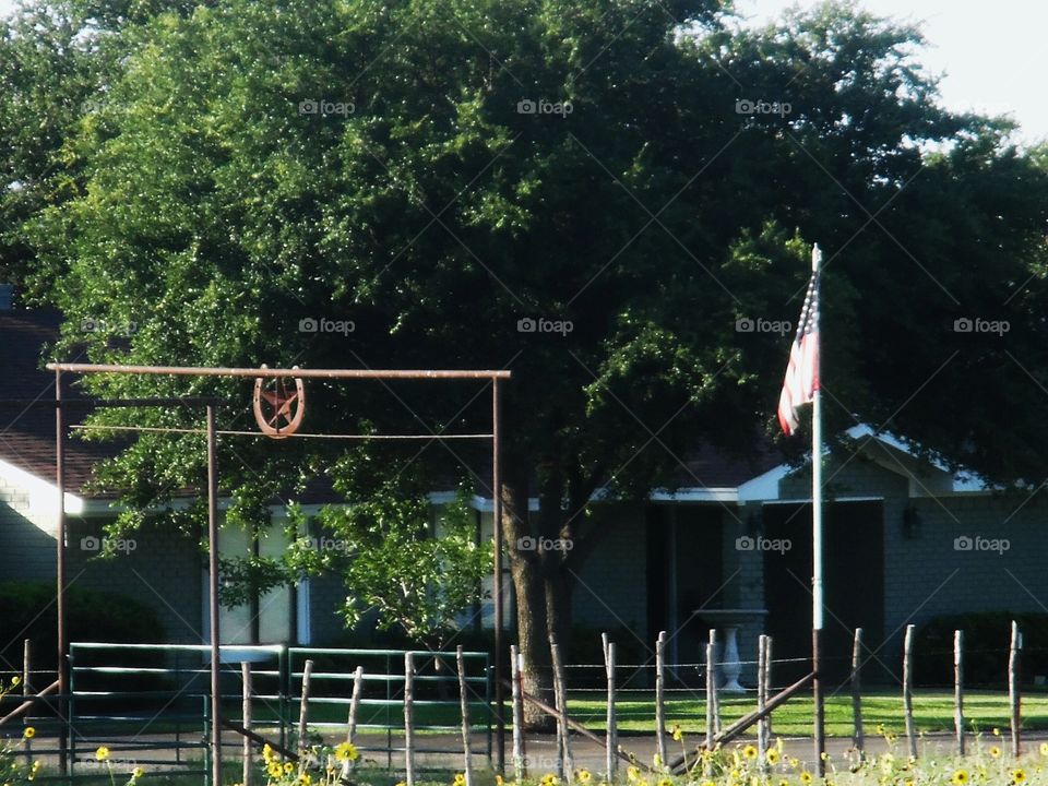 home sweet home. This is a picture of a peaceful home out in the country that I saw while out exploring. 👣 🚶 🏃 🔥 💨